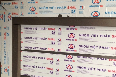 Cửa nhôm kính Việt Pháp: Báo giá, so sánh với cửa nhôm Xingfa